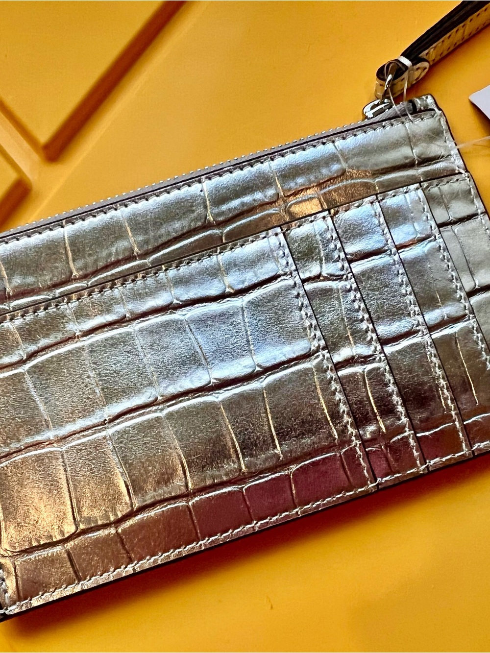 Kate Spade *NWT* Lucy Croc Embossed Small L-Zip Card Holder Wristlet Silver - Picture 2 of 9